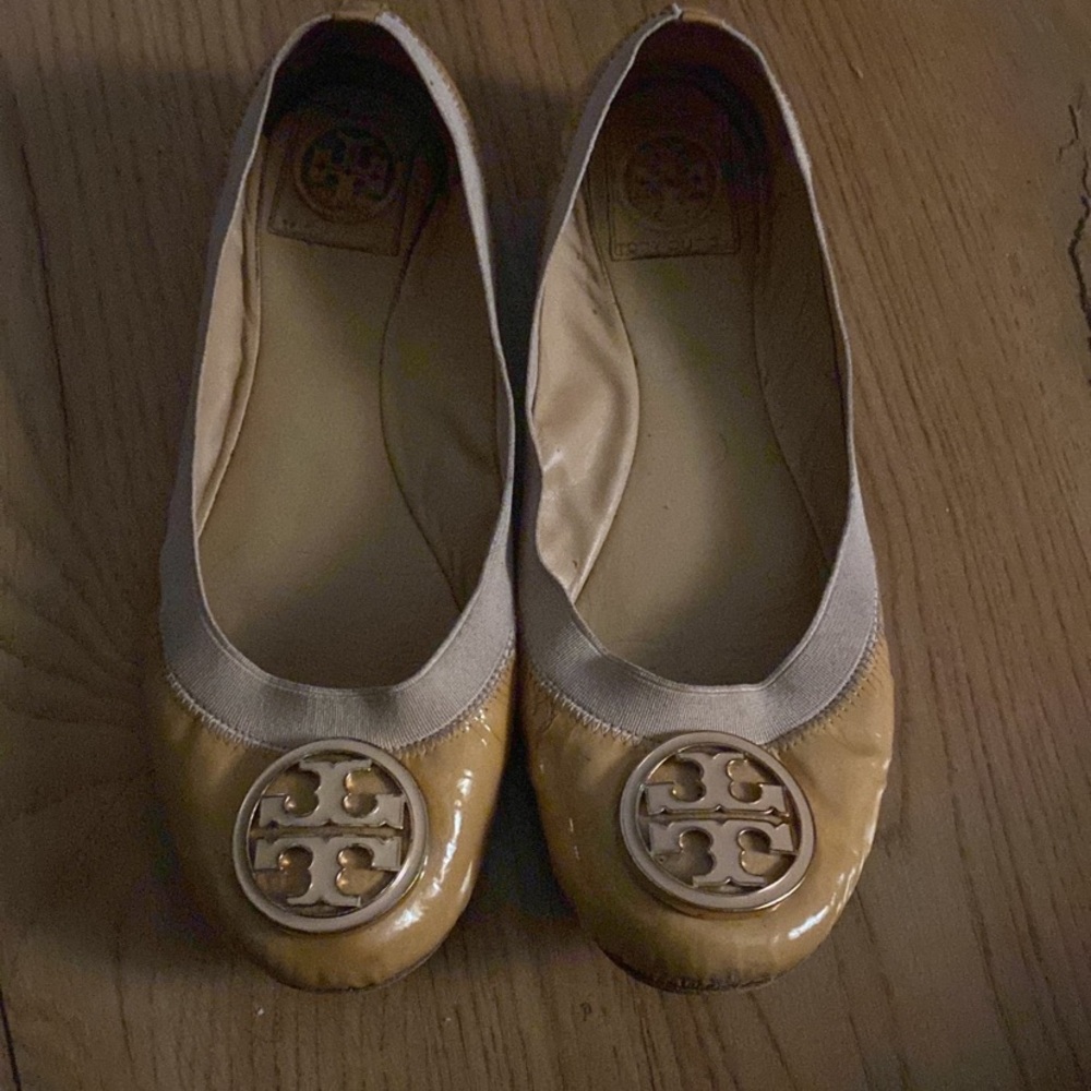 Tory Burch Caroline beige flats so 8.5